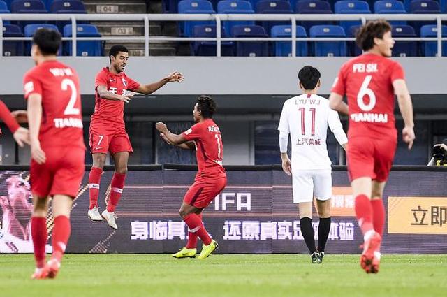  热刺绝平进球引争议，VAR判定越位在先无效  