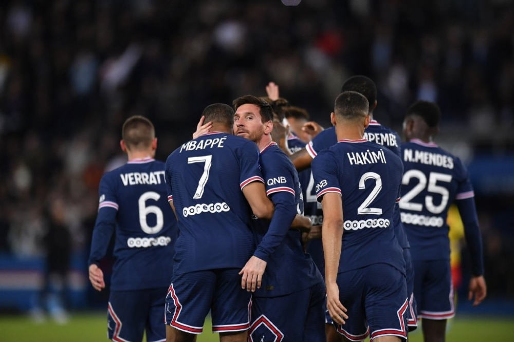  法甲黑马崛起，朗斯连胜跻身前三甲  